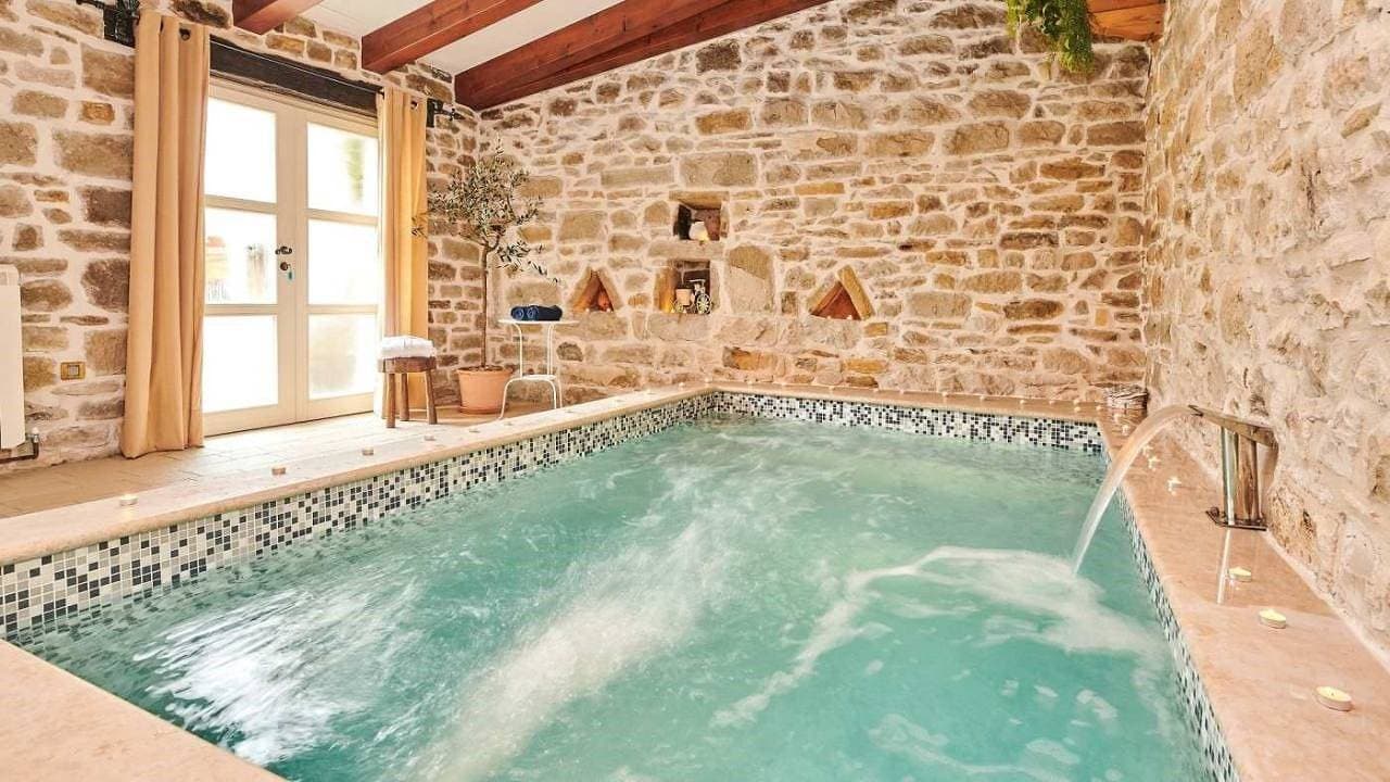 Foto 5 von 38: Ländliche Villa Katarina Gračišće mit Pools und einer Sauna