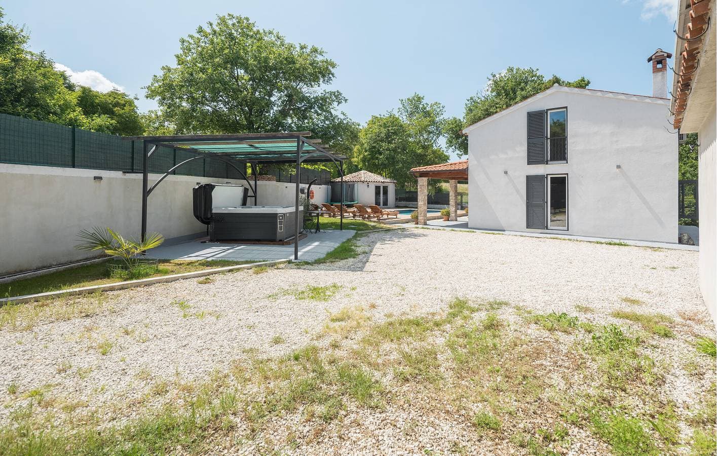 Reizende 2-Zimmer-Wohnung mit Pool, Terrasse und WLAN in Žminj 1