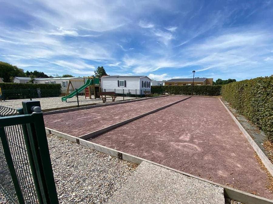 Foto 11 von 25: Camping Le Clos Savoye - Mobilheim 4 personen - 2 Schlafzimmer - TV