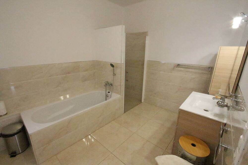 Foto 7 von 29: Villa mit privatem pool und panoramablick auf die Küste!