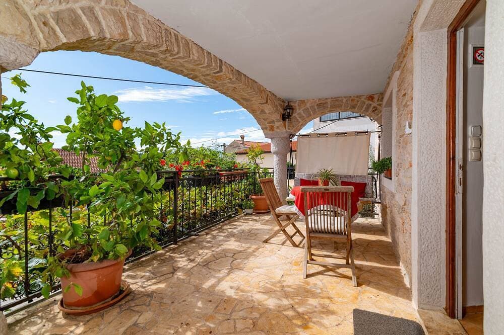 Studio Appartement mit Terrasse Basanija, Umag 1