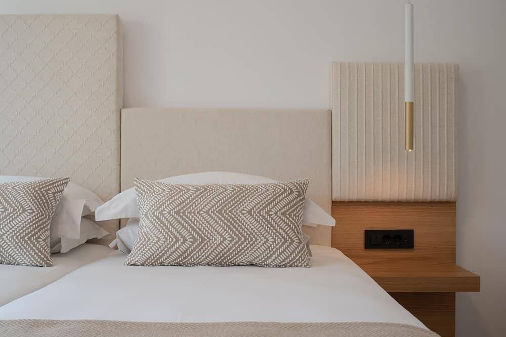 Foto 3 von 30: De.Light Boutique Villa III, Featuring Heated Pool