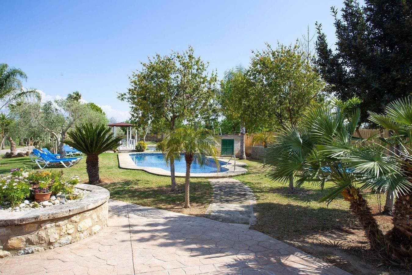 Foto 12 von 47: Geräumiges Haus mit Tennisplatz, Pool und WLAN