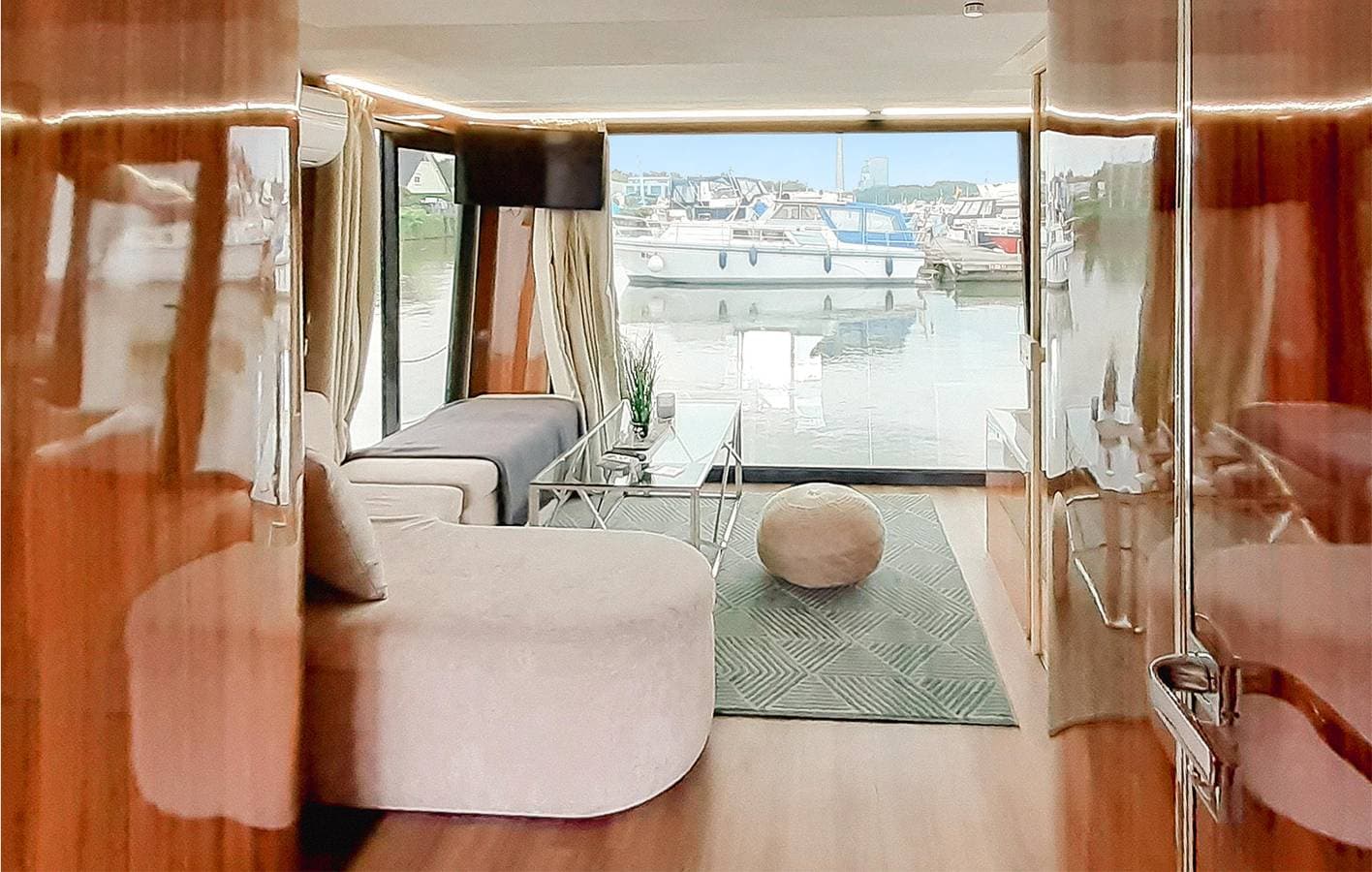 Foto 4 von 9: Hausboot mit Seeblick, Sauna und Terrasse - 1,5 km nach Neuruppin