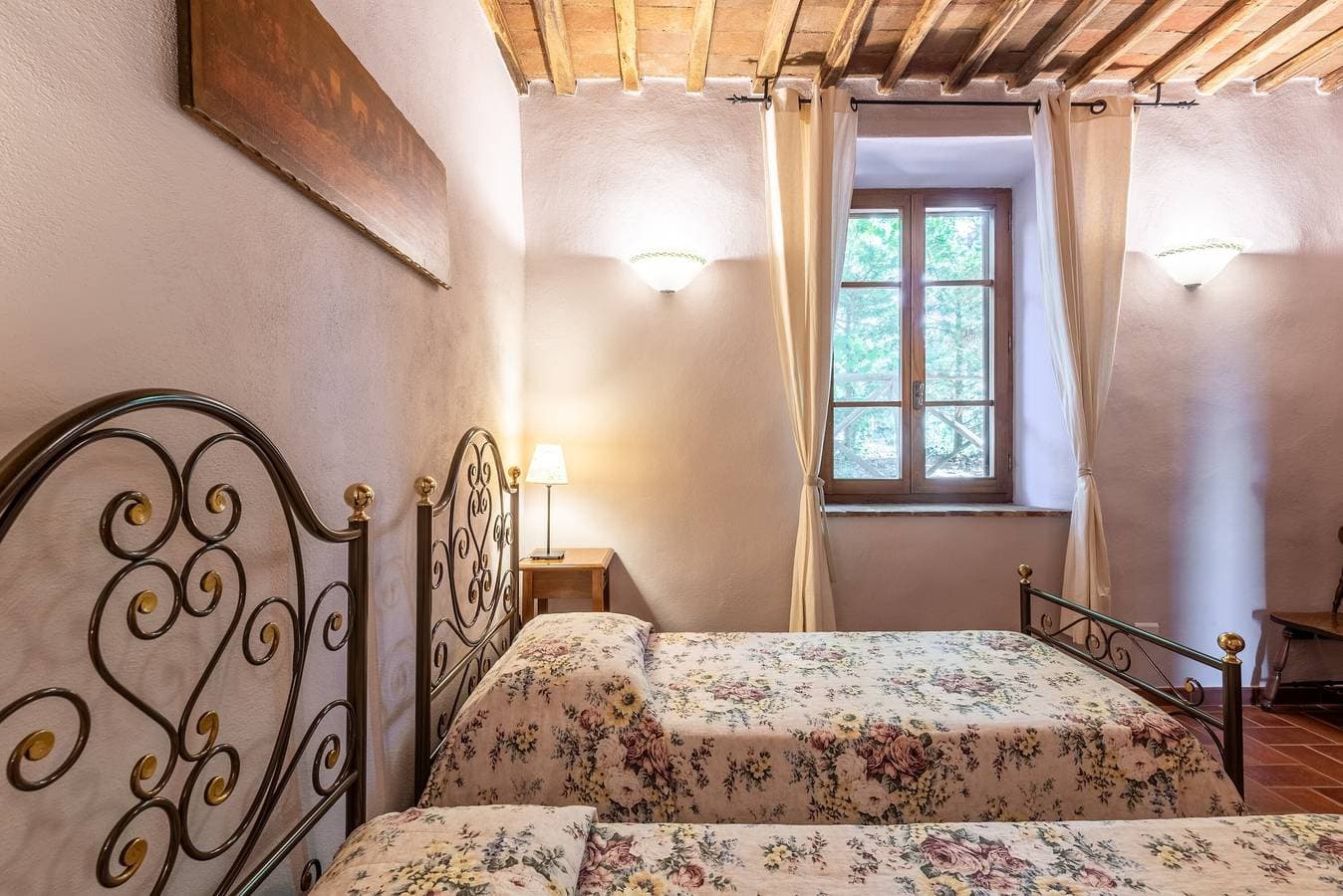 Foto 5 von 24: Zimmer 'Podere Marroneto - Camera 1' mit Bergblick, Gemeinschaftspool und Wi-Fi