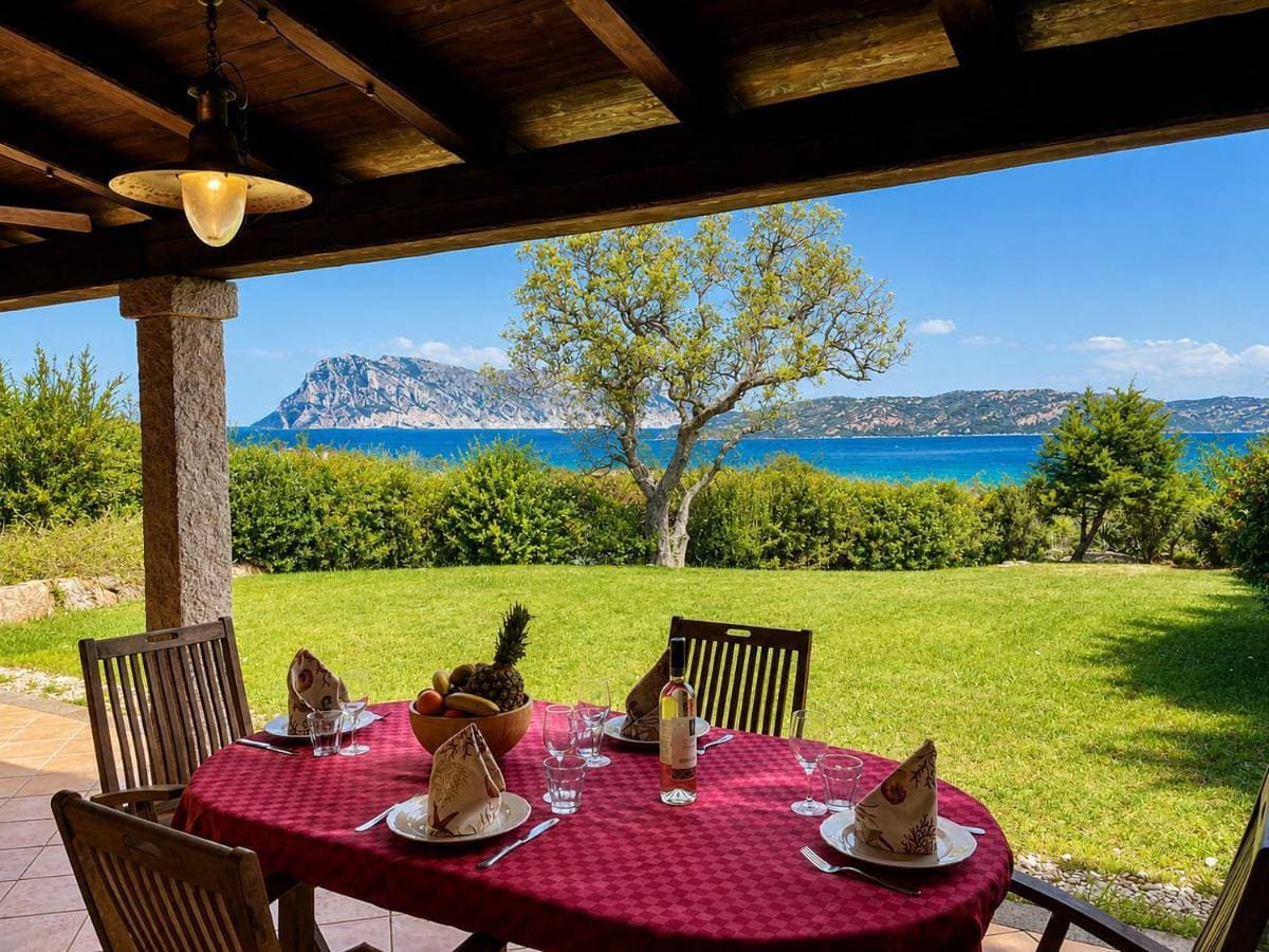 CAPO CODA CAVALLO VILLA SALINEDDA GIARDINO VISTA MARE 1