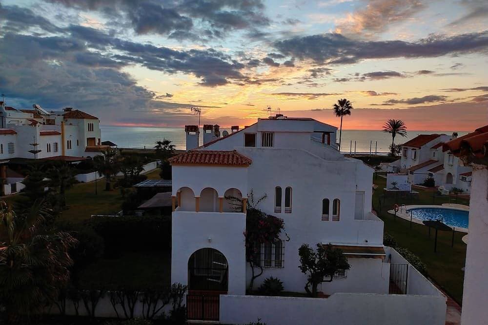 Foto 10 von 30: 4 Schlafzimmer Haus am Meer mit Pool 2 Schritte von Sabinillas (Estepona)