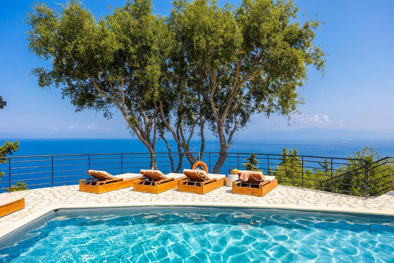 Foto 6 von 50: Villa für 10 Personen mit Terrasse