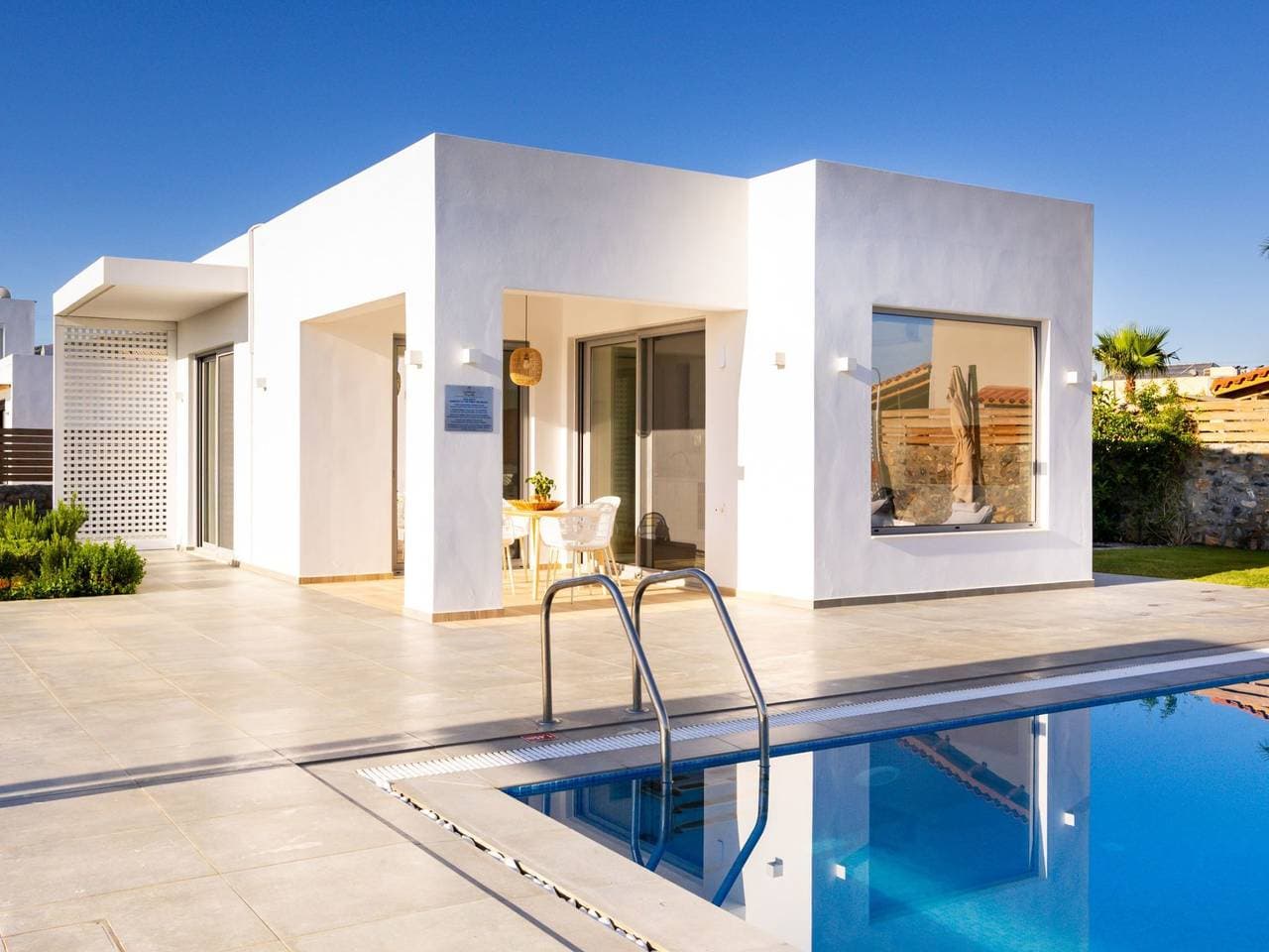 Foto 4 von 26: Sardines Luxury Villa 1 - Privater Pool und Garten