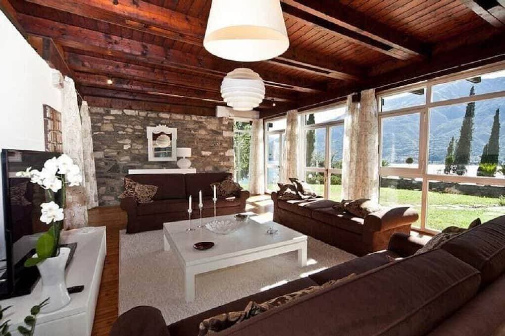Foto 12 von 30: Villa Olga - Private villa with hot tub and pool