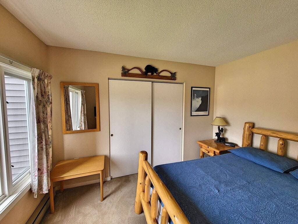 Foto 9 von 19: Kitchen, AC, deck, mountain view, pool, ski shuttle. Lb207 by Lrs