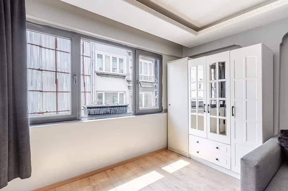 Foto 13 von 21: Cozy Duplex Apartment w/Elevator&Patio Near Metro