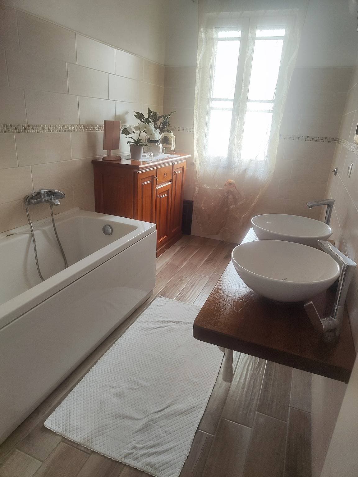 Foto 3 von 11: Doppelzimmer mit Meerblick und privatem Bad – Casa Scopelliti