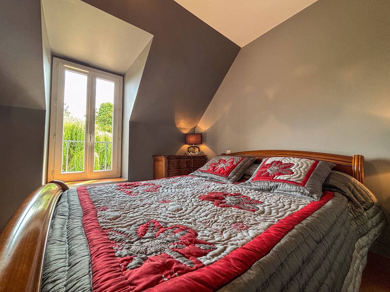 Foto 4 von 34: Familienfreundliches Ferienhaus mit großem Garten, Pool und Tennisplatz in der Nähe von Zoo und Schlössern
