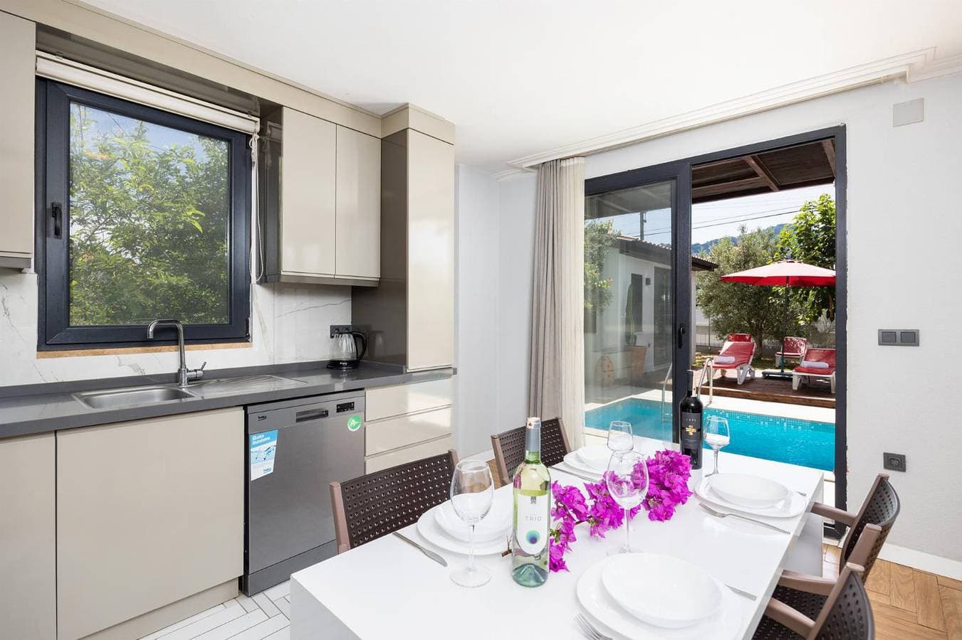 Foto 6 von 30: Villa für 8 Personen mit Meerblick