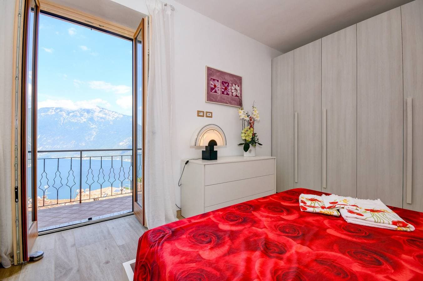 Foto 13 von 41: Ferienwohnung 'Casa Doss' mit Seeblick, privater Terrasse und WLAN