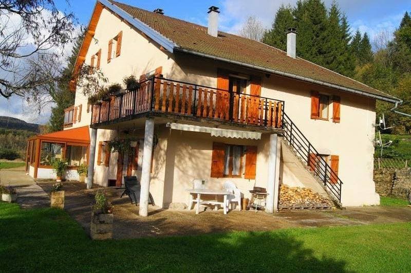 Gemütliche 90 qm große Wi-Fi Gite mit Garten und Kamin. 1