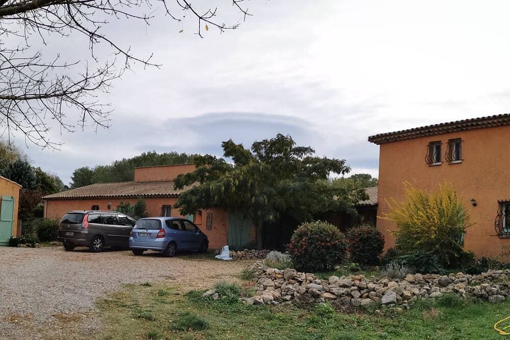 Maison Bien-être Séjour à Thème en Famille ou Avec vos Proches. Jardin & Jacuzzi 1