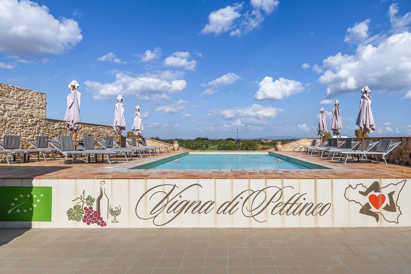 Foto 4 von 28: Zimmer 'Vigna Di Pettineo - N6' mit Gemeinschaftspool, privater Terrasse und Klimaanlage