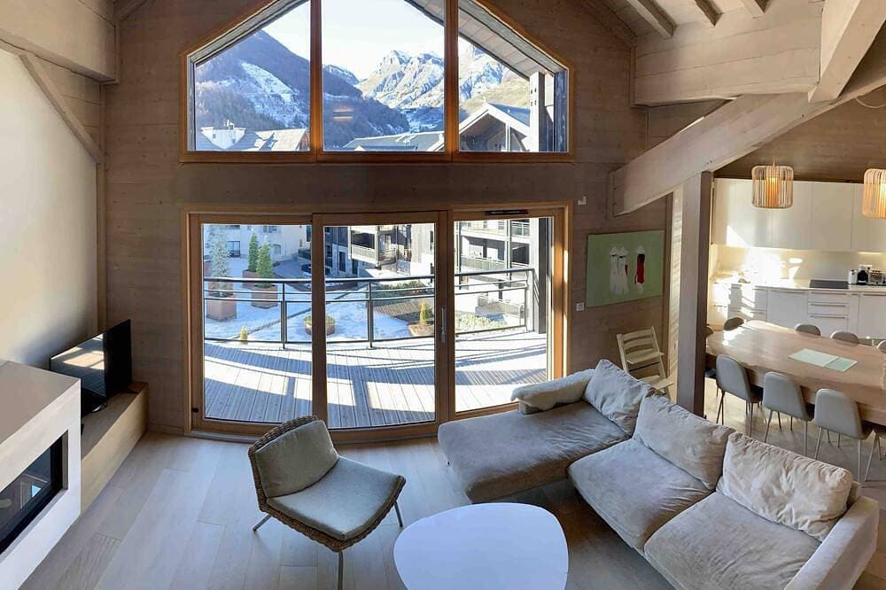 The Nánshān under-roof chalet: spacious, bright and ideally located in Auron. 1