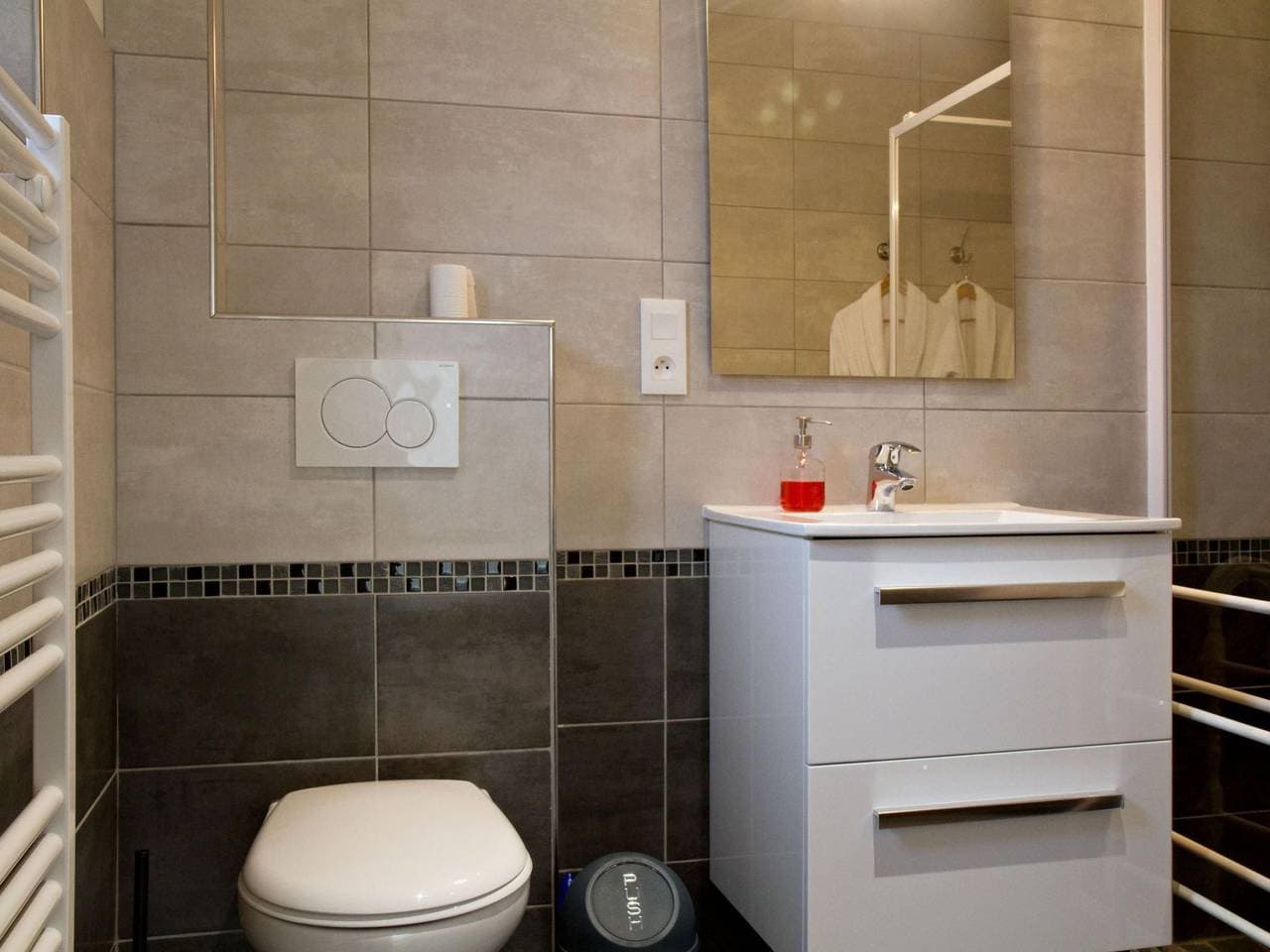 Foto 7 von 26: "Le Rayon Vert" mit Jacuzzi