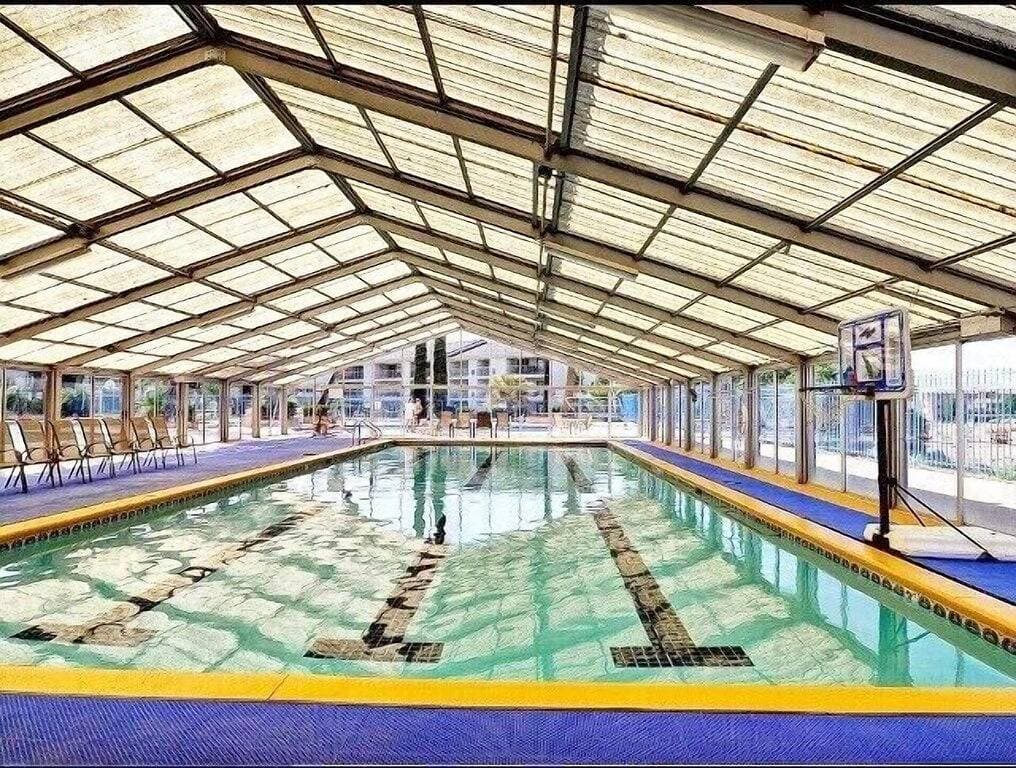 Foto 12 von 31: Extra großes 1 Schlafzimmer mit Zugang zu den Pools des Las Palmas Resort.