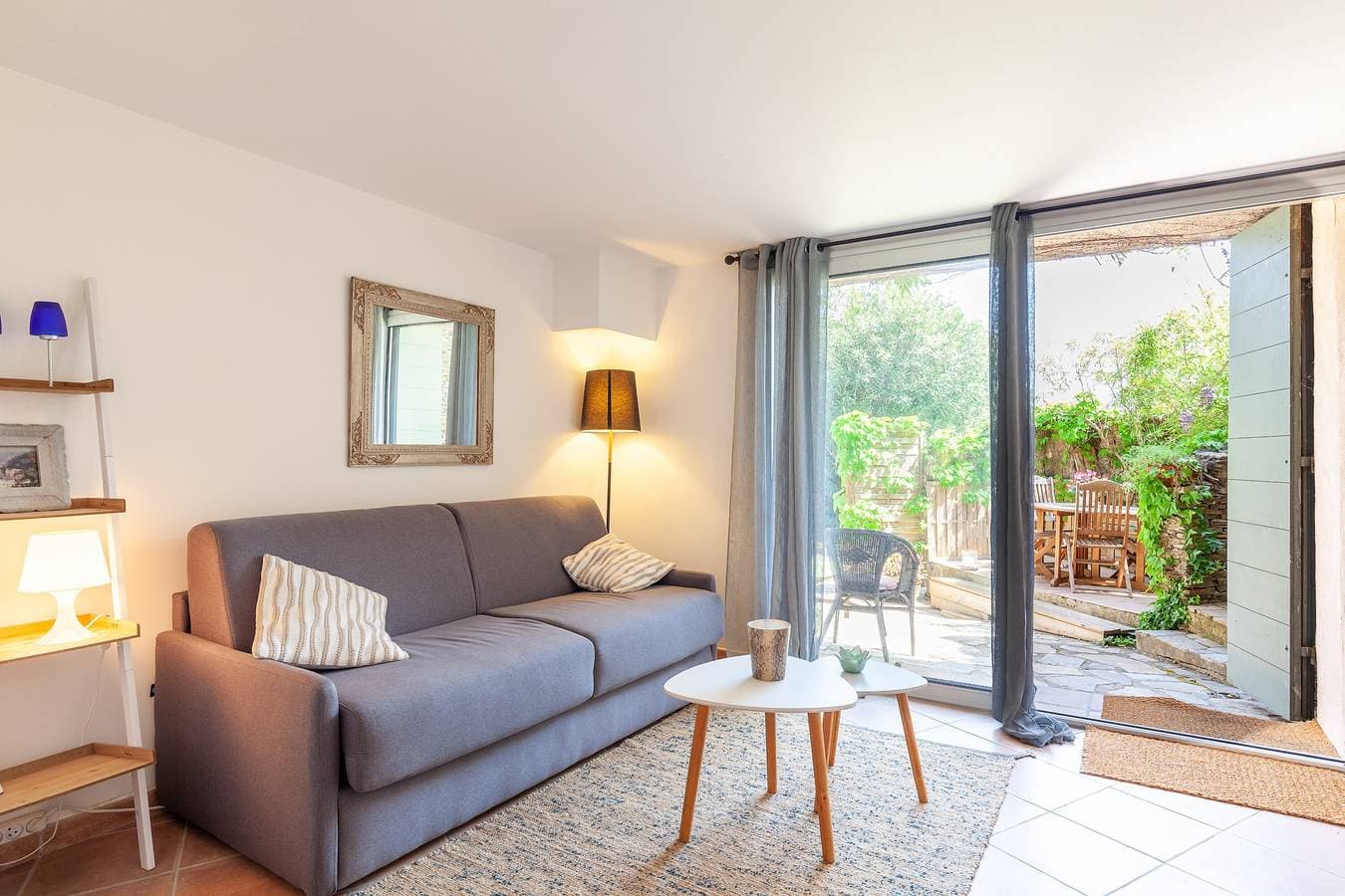 Foto 4 von 20: Ferienwohnung 'Logement De Charme Les Araucarias' mit Gemeinschaftspool, privater Terrasse & WLAN