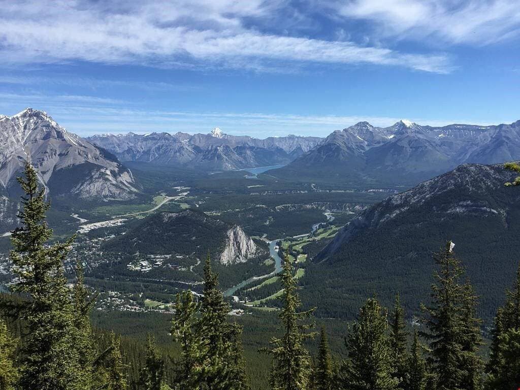 Foto 5 von 24: Cozy King Room in Downtown Banff