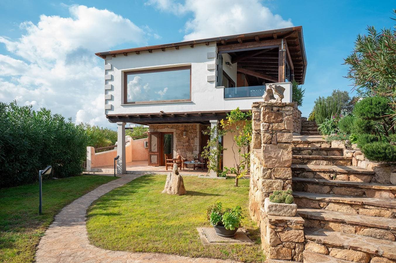 Foto 7 von 59: Villa Aurazure - Whirlpool mit Meerblick