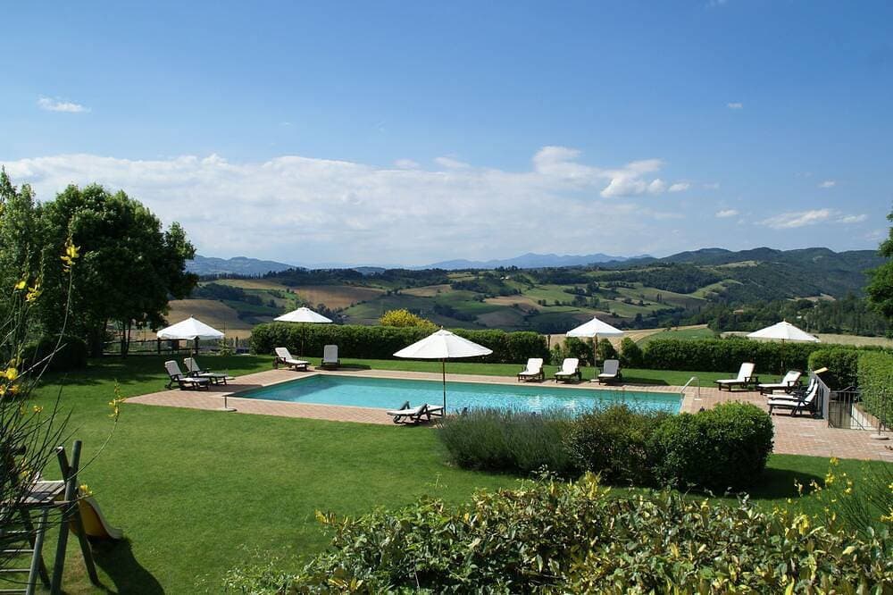Ferienhaus in Montone mit Pool & Terrasse 1