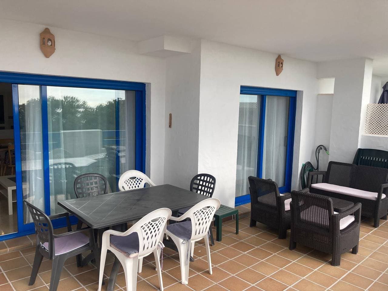 Foto 4 von 32: Duquesa Suites 2424 Azure Skyline