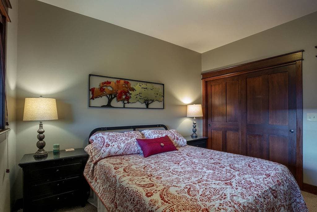Foto 13 von 18: Luxury Riverstone Condo with Patio and Rooftop BBQ