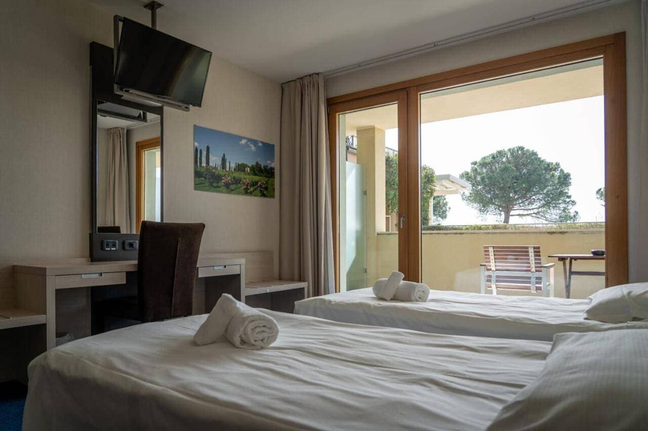 Foto 4 von 9: Double or Twin Room with Balcony - Disability Access