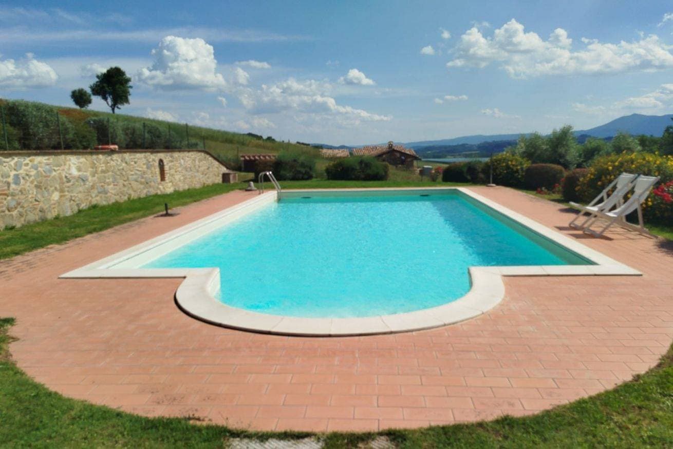 Foto 2 von 31: Ferienwohnung für 6 Personen mit Pool