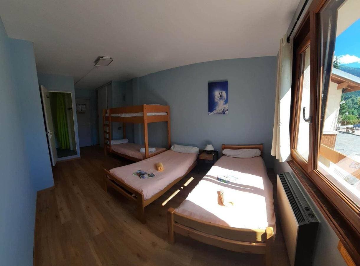 Foto 3 von 44: Economy Quadruple Room with Shared Bathroom