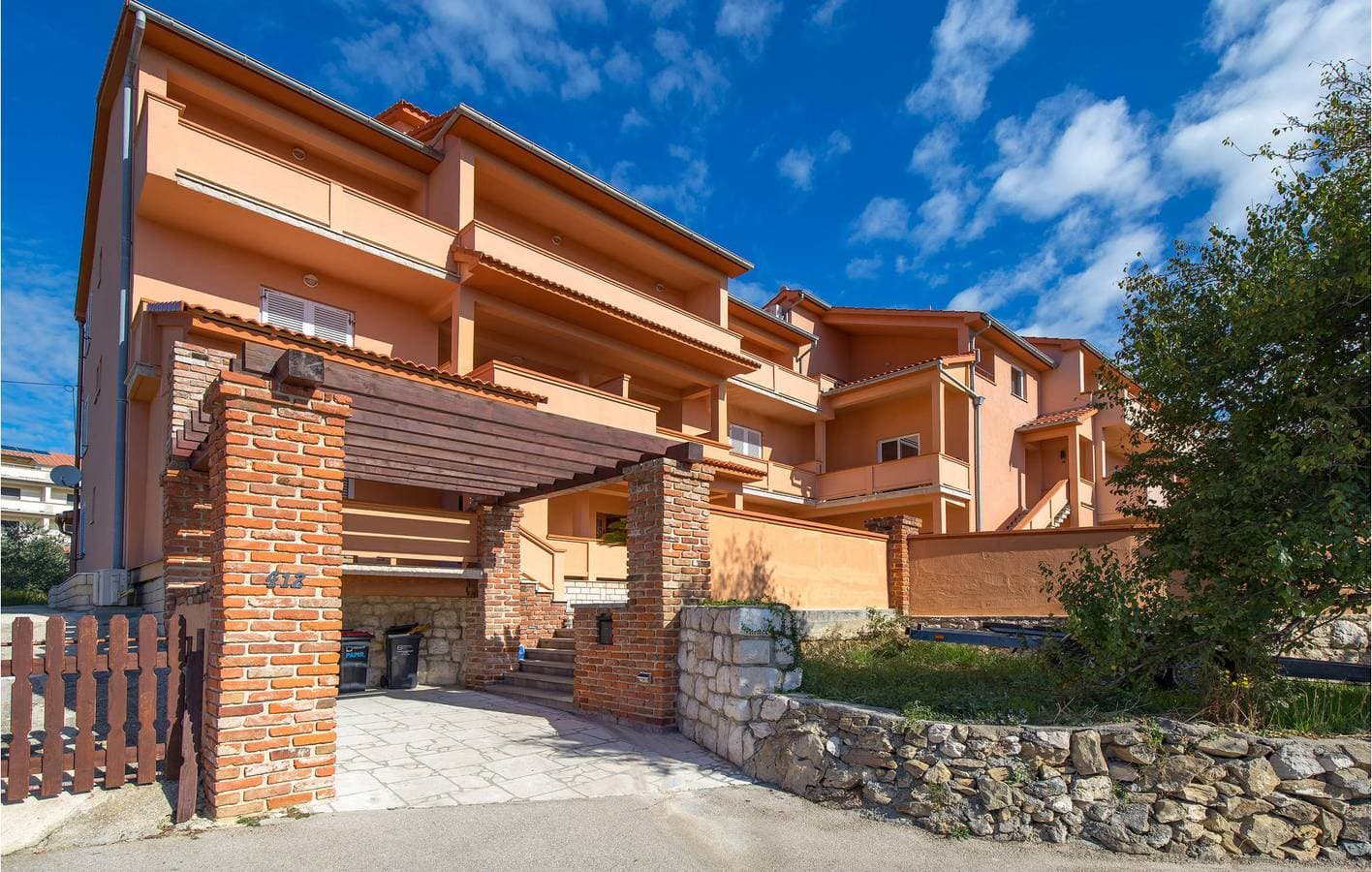 Charmante 2-Zimmer-Wohnung mit Terrasse, WLAN und Parkplatz in der Nähe von Supetarska Draga 1