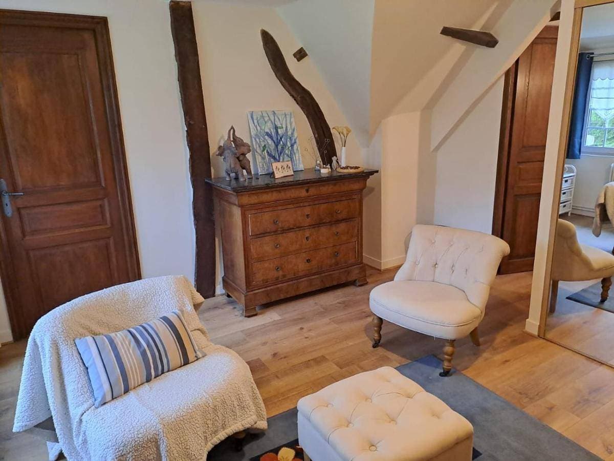 BERNAY Chambre avec Salon, salle d'eau privative et entrée indépendante 1