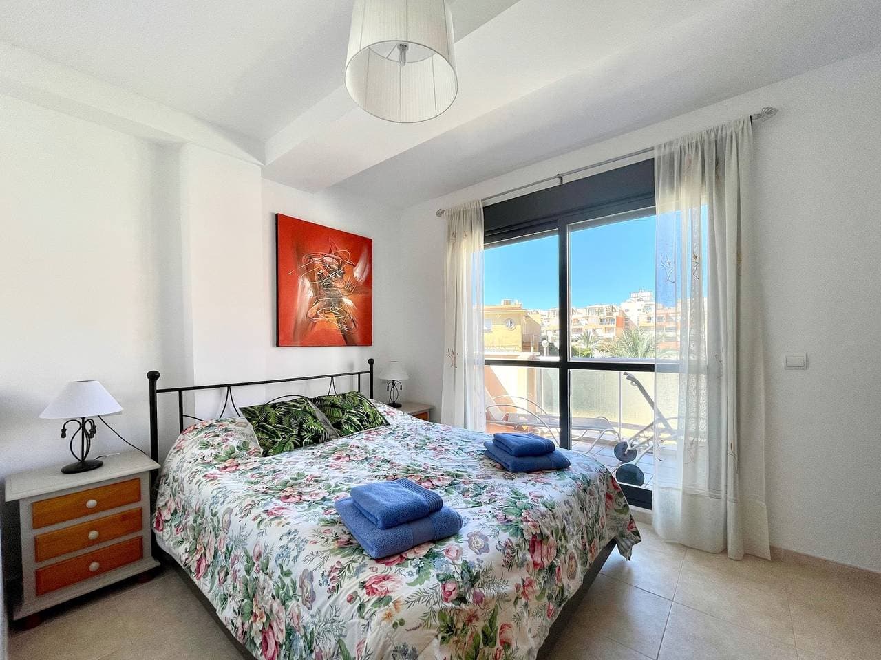 Foto 5 von 40: Apartment near beach with pools in Spain