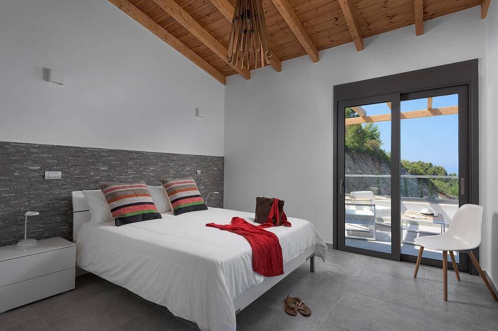 Foto 2 von 30: Kathisma Bay Villas - Villa Helios - Luxury Villa With Private Pool