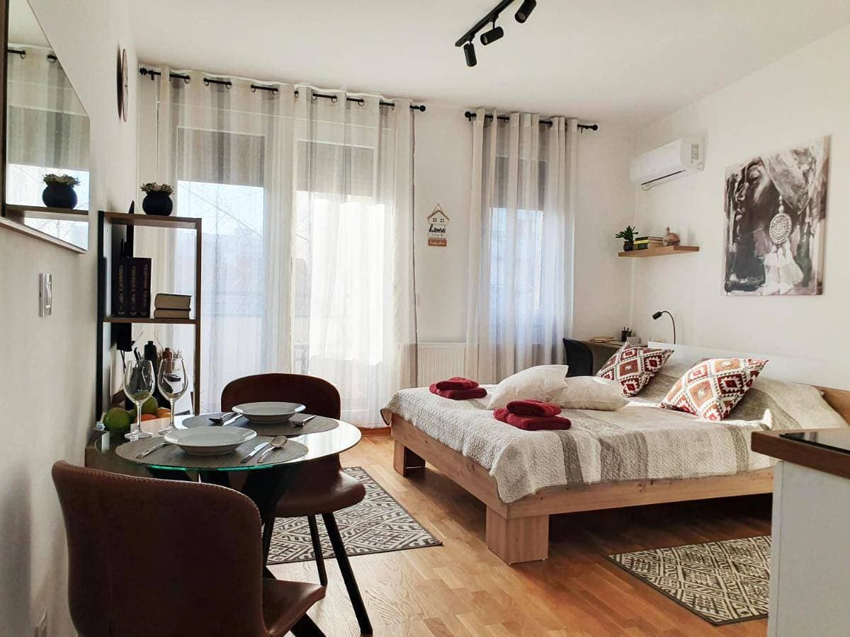 APARTMAN 52 - Privatni parking za goste 1