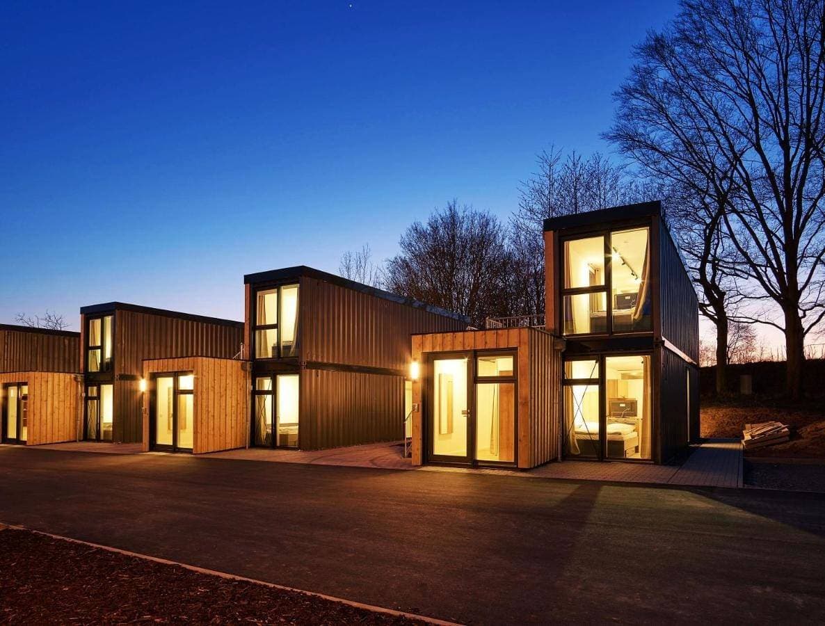 Modern ausgebauter Überseecontainer als Tiny House 1