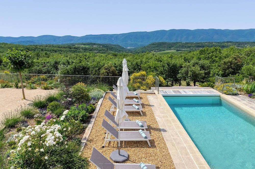 Beautiful Provencal Bastide - panoramic view of the Luberon - heated pool 1