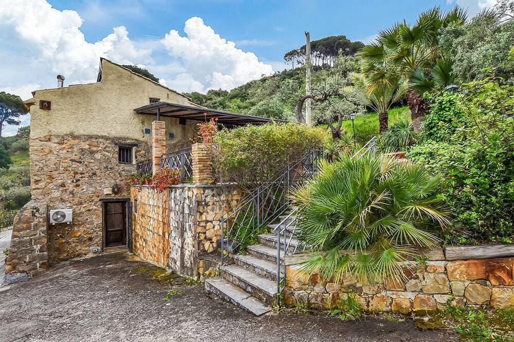 Foto 13 von 30: Beautiful home in Cefalù with private swimming pool, can be inside or outside
