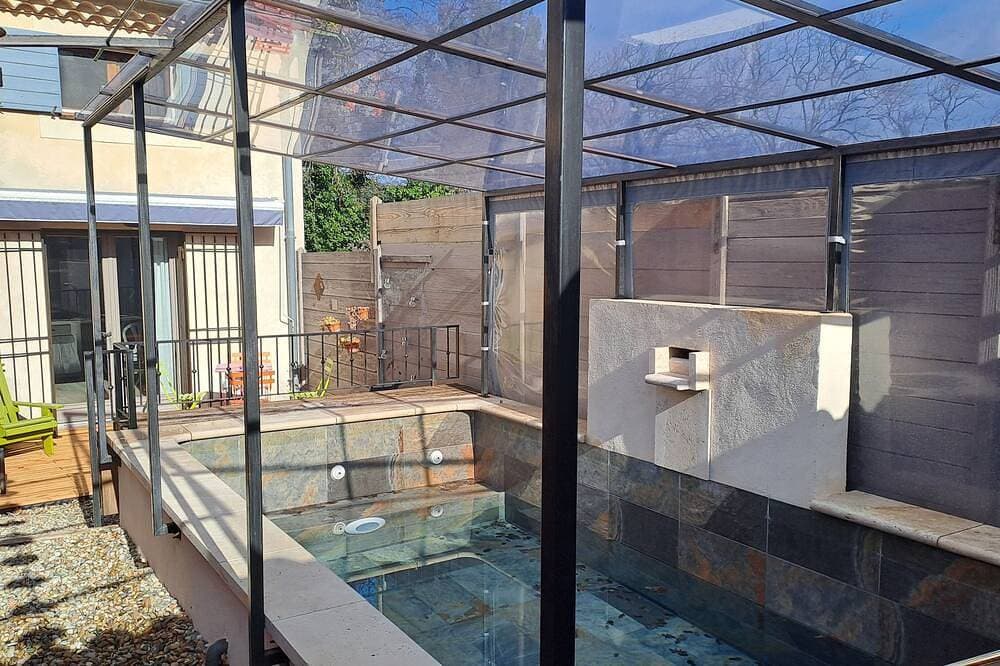 Foto 13 von 29: Swimming Pool and Jacuzzi Gîte \"Les chênes blancs\" in Provence