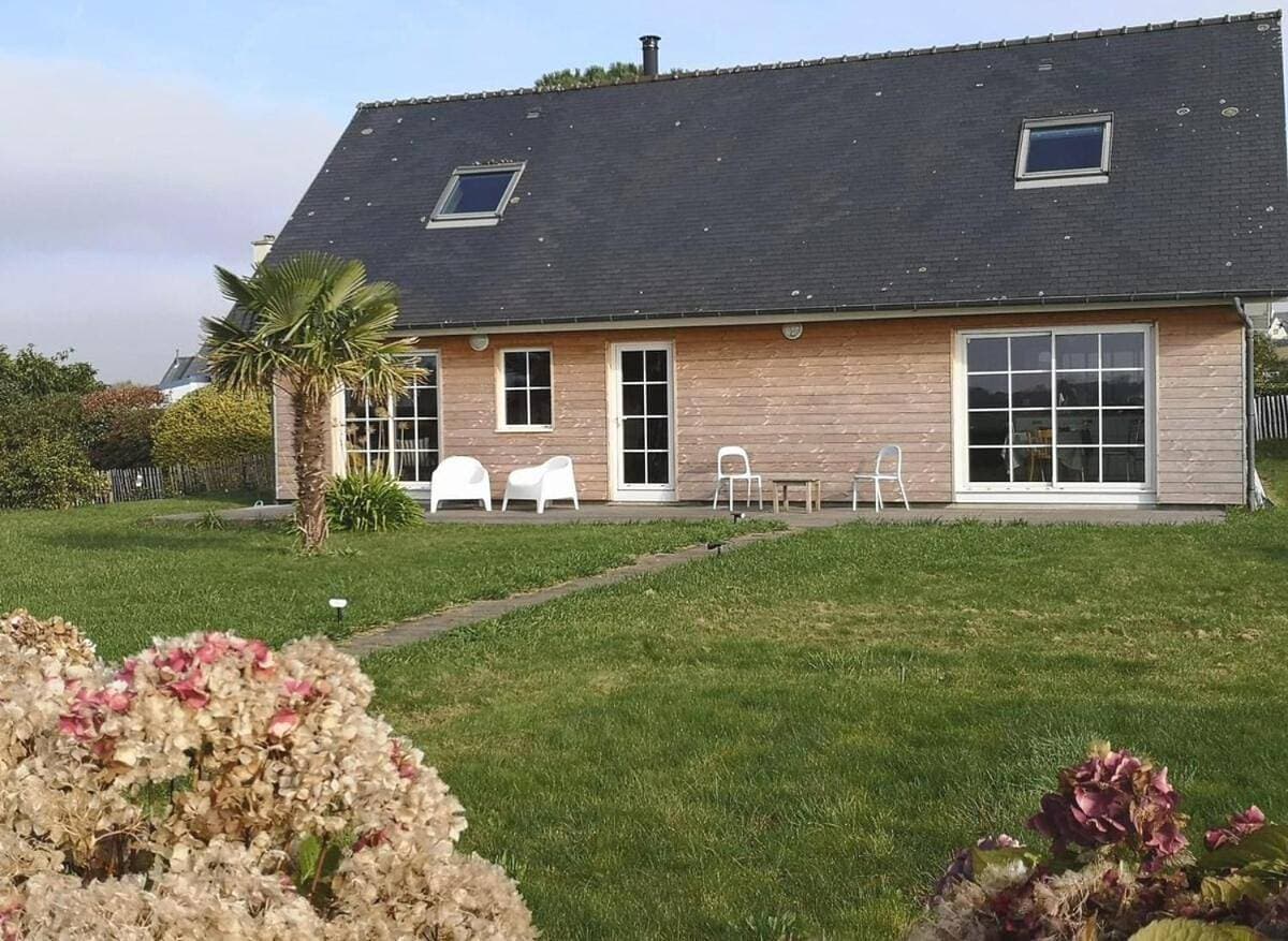 Foto 11 von 60: Three-Bedroom House