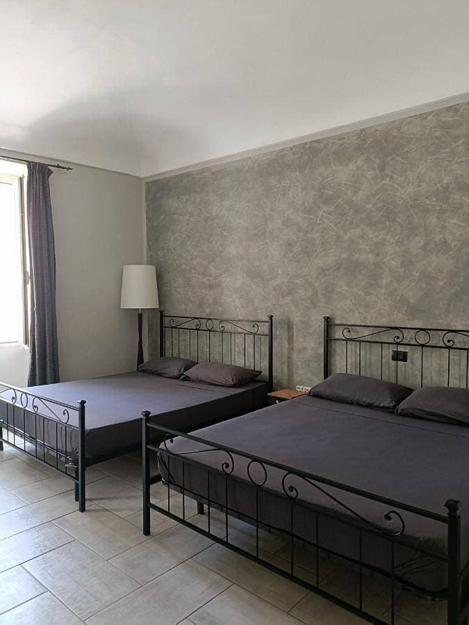 Foto 2 von 6: Quadruple Room with Private Bathroom
