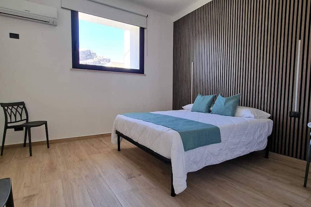 Isolarentalcar Apartment: Apartments In A Villa With A Swimming Pool 1