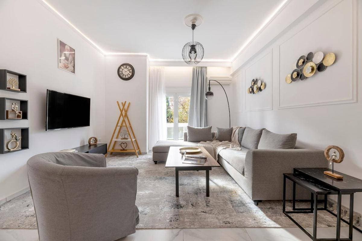 Sunlit 3BDR Family APT, Near Sea & City Center! 1