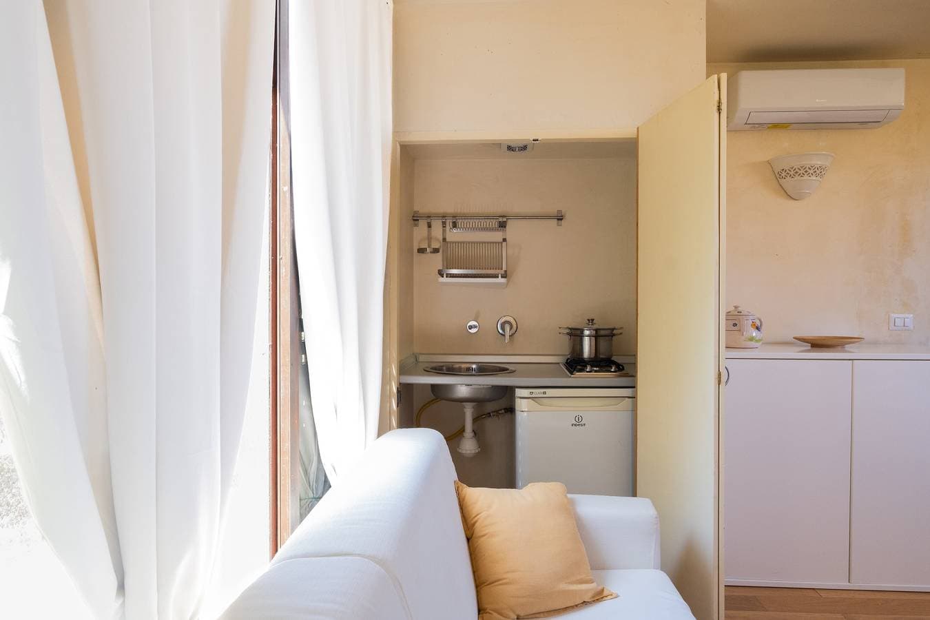 Foto 7 von 20: Appartement 'Residenze Uliveto - Residenza 10' mit Pool, privater Terrasse und Klimaanlage