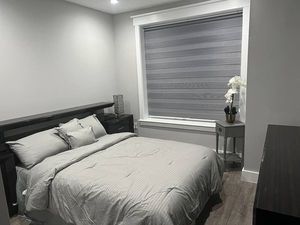 Foto 5 von 12: Modern newly private basement apartment